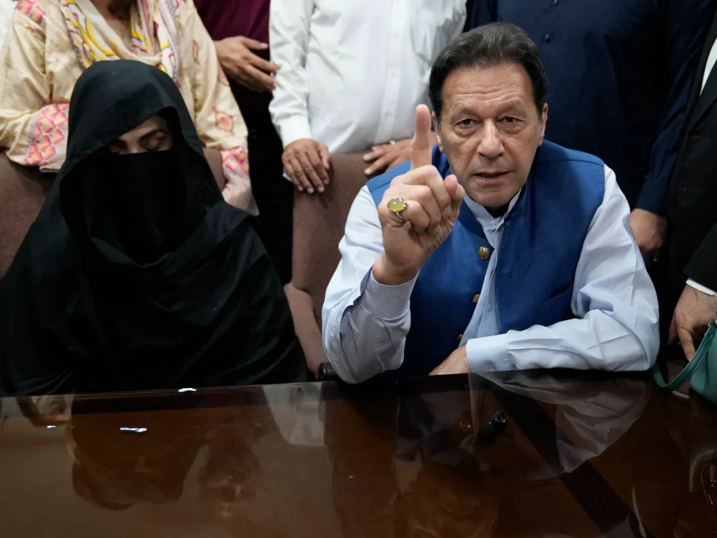 Imran Khan, ex primer ministro de Pakistán, sentenciada a 17 años en caso de corrupción | Noticias de Imran Khan
