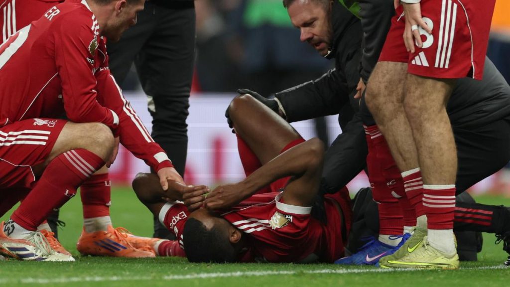 Isak estará de baja al menos dos meses por su fractura de peroné