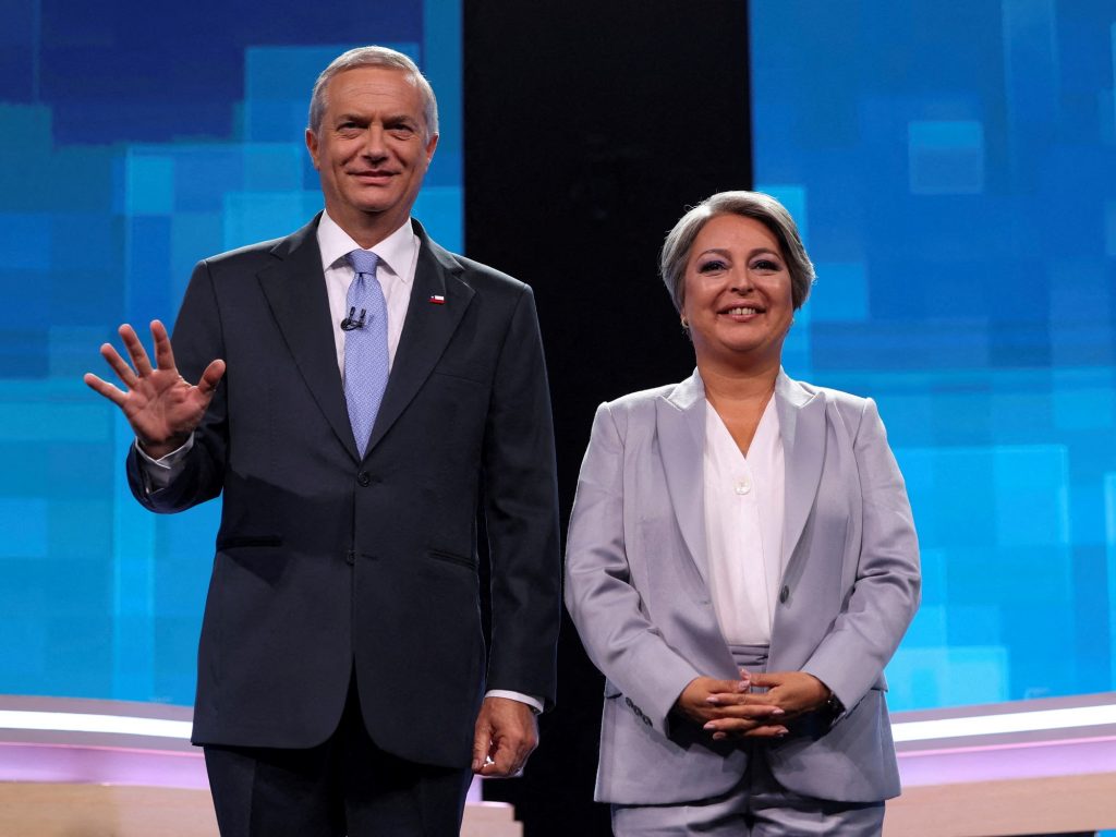 Jeannette Jara y José Antonio Kast se enfrentaron en un debate tenso sin un ganador claro y apuran los últimos actos de campaña.