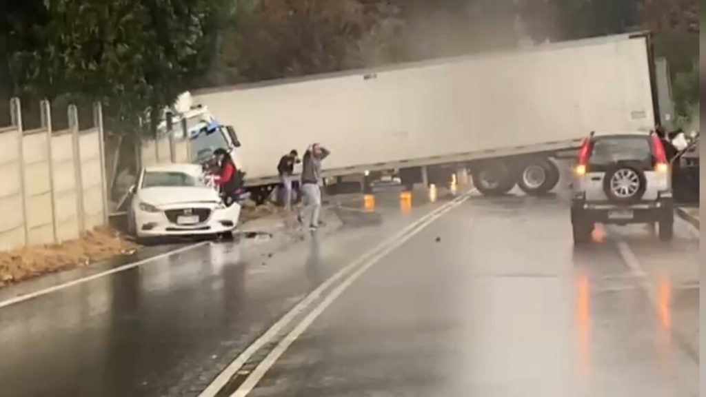 Jefe de la Brigada de Congresos Nacionales de la PDI muere tras accidente en Villa Alemana: hijo está grave y hay varios lesionados Jefe de la Brigada de Congresos Nacionales de la PDI muere tras accidente en Villa Alemana: hijo está grave y hay varios lesionados