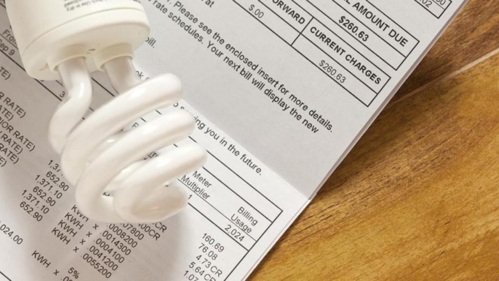 La CNMC sube un 0,5% de los medios de transporte eléctricos para 2026, pero bajan para hogares e industrias