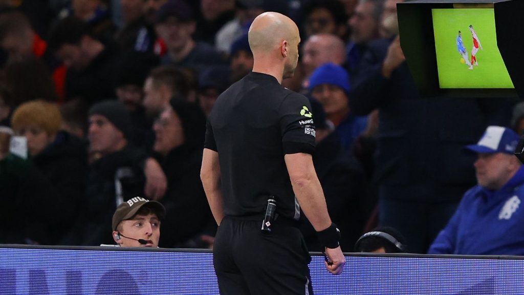 La FIFA quiere implementar la revisión del VAR en lanzas de escante y segundo cartón amarelo para la Copa del Mundo La FIFA quiere implementar la revisión del VAR en lanzas de escante y segundo cartón amarelo para la Copa del Mundo