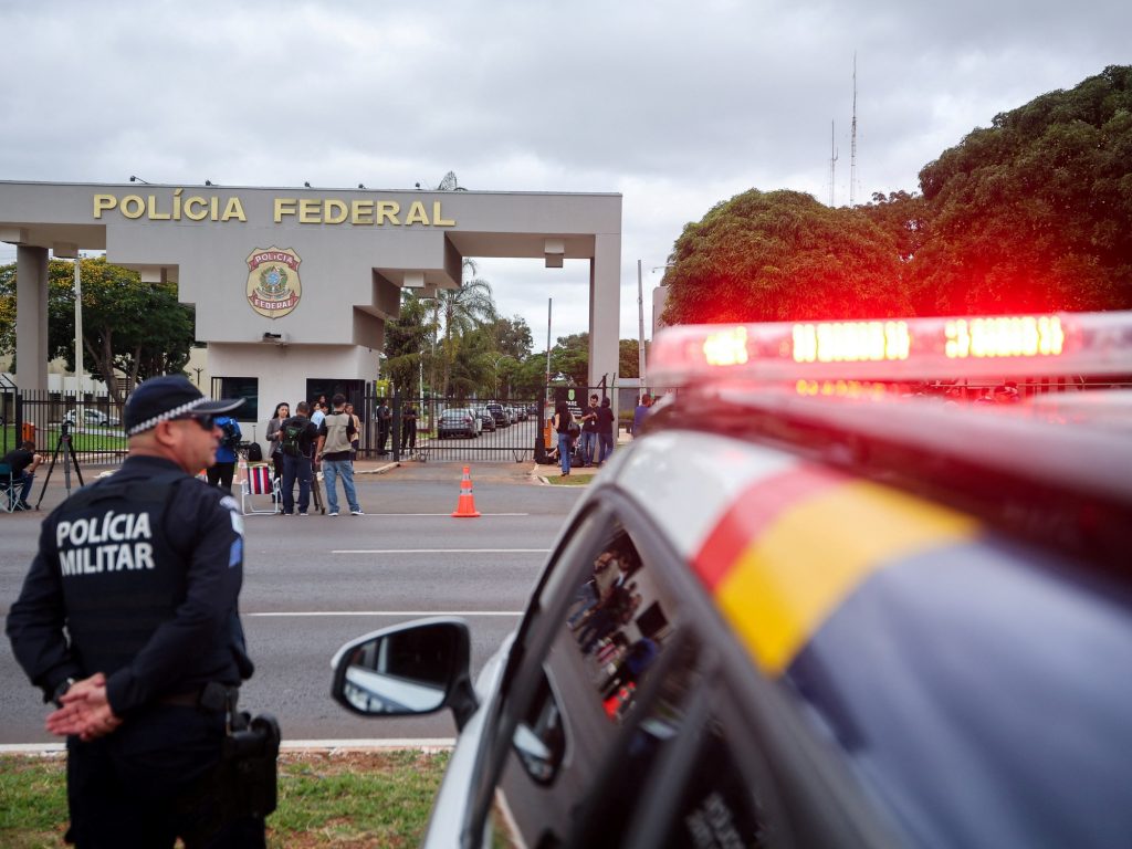 La Justicia cuestiona el pedido de Bolsonaro para salir de prisión para operarse y ordenara evaluar su situación médica.