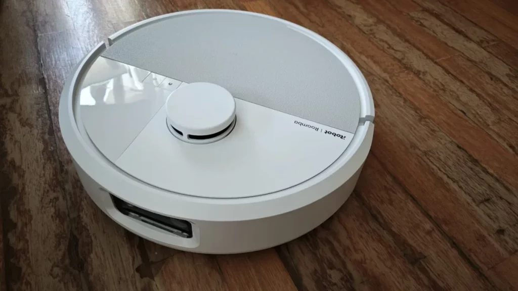 La Roomba que aspira, friega, se limpia sola y te olvidas durante semanas, está con 350 euros de descuento