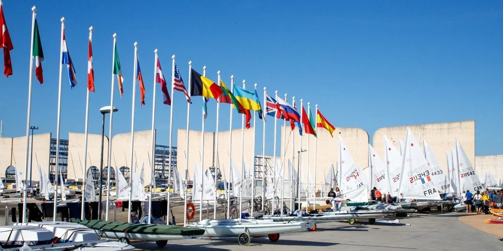 La bahía de Cádiz a pesar del año con 230 barcos. La bahía de Cádiz a pesar del año con 230 barcos.
