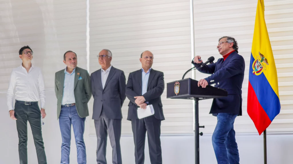 La declaratoria de emergencia económica y la tendencia del presidente Gustavo Petro a gobernar a través de 'decretazos'