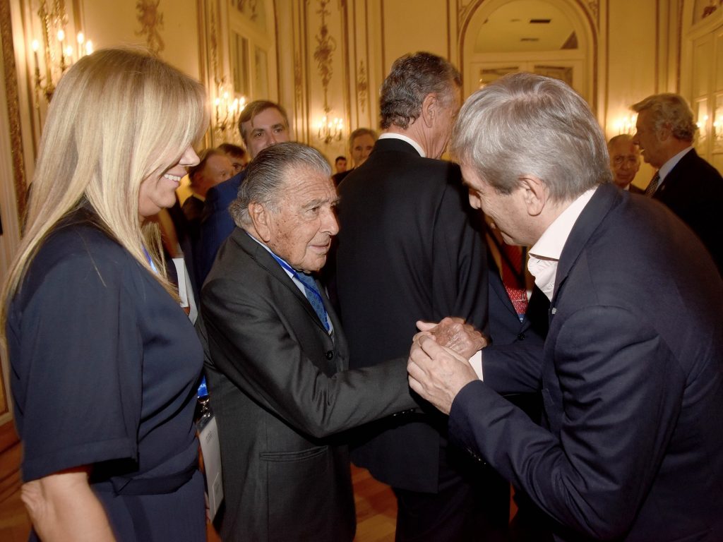 La intimidad del exclusivo almuerzo de Caputo con los empresarios y la definición del ministro sobre la industria