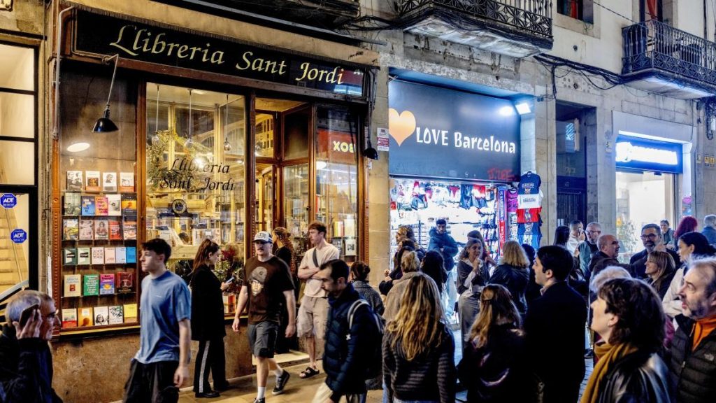 La librería Sant Jordi, un milagro de Navidad. La librería Sant Jordi, un milagro de Navidad.