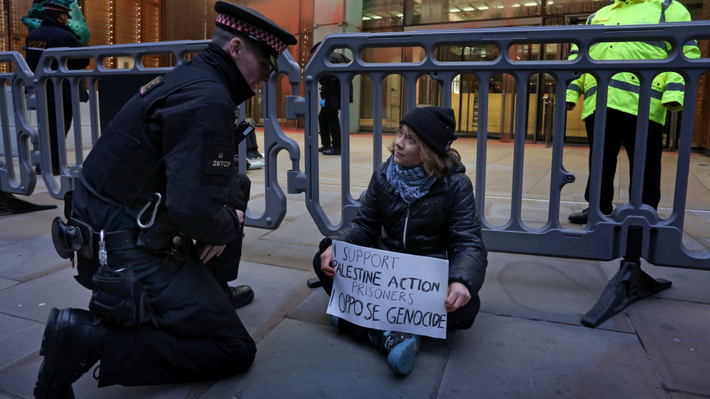 Las fuerzas israelíes atacan y detienen a un menor en una redada en Jerusalén Este