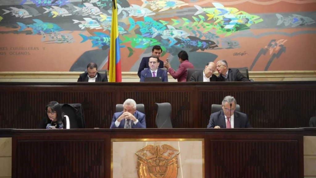 Las ‘jugaditas’ con las que el gobierno de Gustavo Petro ha prolongado la vida de la reforma tributaria en el Congreso Las 'jugaditas' con las que el gobierno de Gustavo Petro ha prolongado la vida de la reforma tributaria en el Congreso