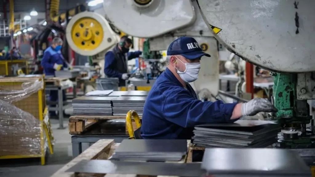 Las pymes industriales encadenan más de dos años de caída y crece la presión de las importaciones chinas.