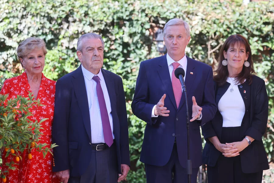 “Le agradezco mucho sus consejos, su visión de Chile hacia el mundo” “Le agradezco mucho sus consejos, su visión de Chile hacia el mundo”