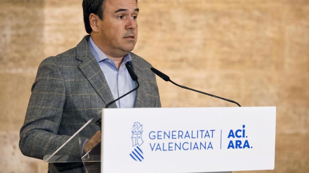 Llorca manté gairebé tot el Consell de Mazón i reforça la protecció del valencià