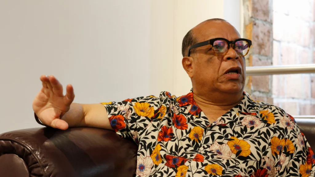 Los 80 años del artista colombiano Álvaro Barrios y su misteriosa conexión con los espíritus de la noche