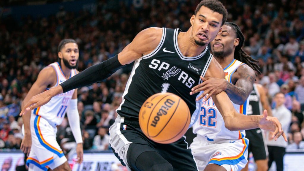 Los Spurs amplían su dominio sobre el Thunder, campeón de la NBA
