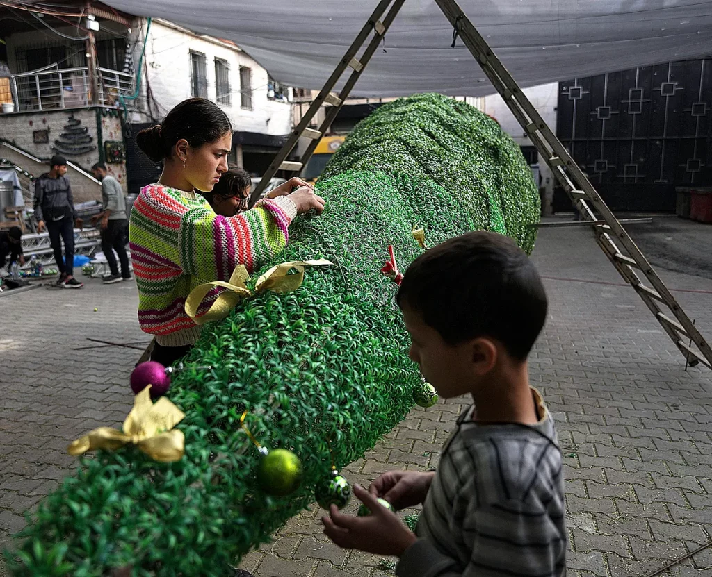 Los cristianos palestinos retoman la Navidad en Gaza: "La vida tras el alto el fuego ha mejorado ligeramente porque ya no hay bombardeos generalizados"
