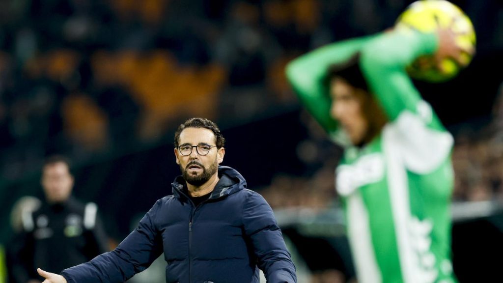 "Los recursos son mínimos, la diferencia es abismal. Es complicado competirle al Betis"