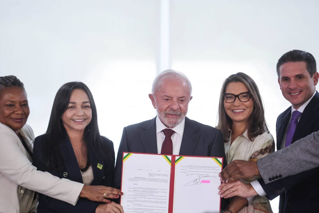 Lula mira evangélicos y apoio do centrão às portas de 2026 - 23/12/2025 - Política