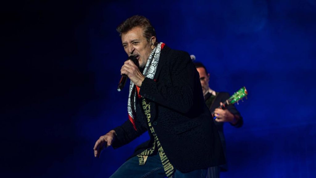 Manolo García, un 'drapaire' desencadenado y conquistador en el Auditori del Fòrum