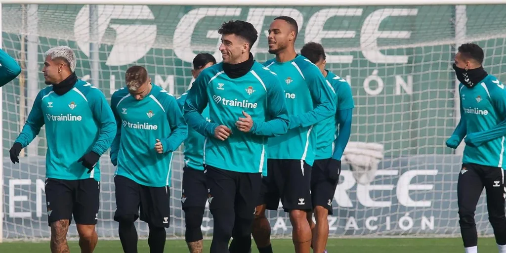 Marc Roca vuelve a ejercitarse con el grupo y apunta al Getafe Marc Roca vuelve a ejercitarse con el grupo y apunta al Getafe