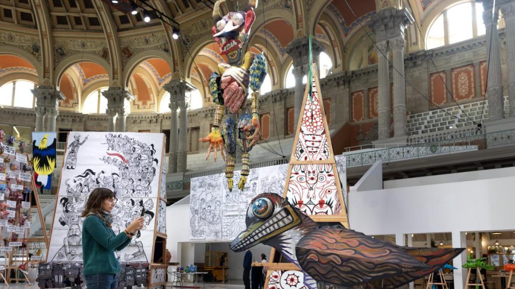 Marcel·lí Antúnez planta su reivindicación de la naturaleza en el centro de la Sala Oval Marcel·lí Antúnez planta su reivindicación de la naturaleza en el centro de la Sala Oval