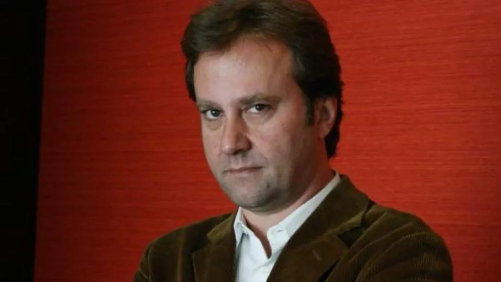 Marcos Giralt Torrente, premio Umbral al libro del año por 'Los ilusionistas', un retrato de su familia materna, la del Cervantes 1985