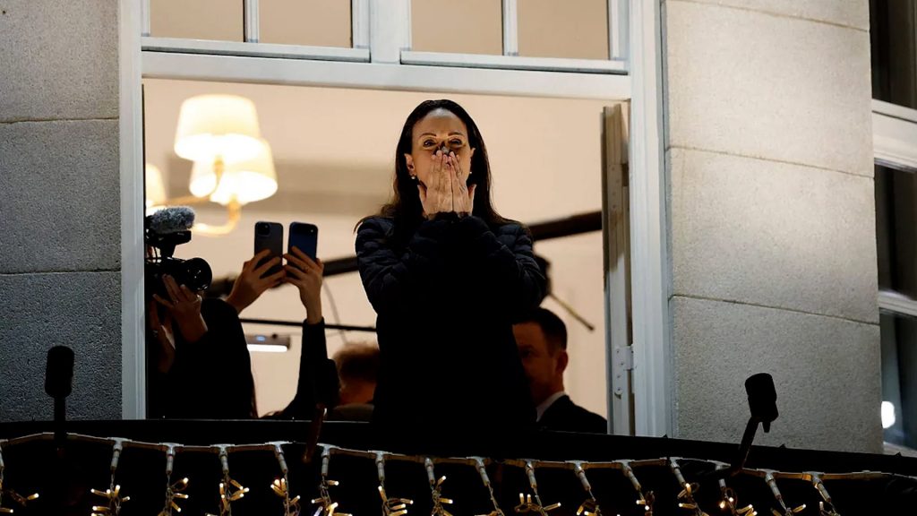 María Corina Machado dice que llevará el premio Nobel de la Paz "de vuelta a Venezuela en el momento oportuno"