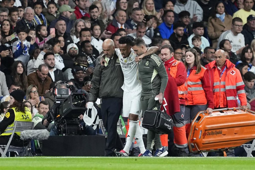 Militao sufre una rotura en el bíceps femoral