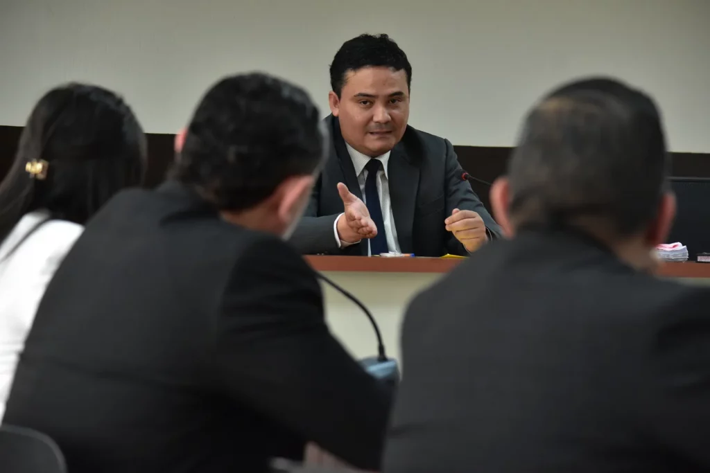 OJ mantiene silencio sobre el avance de las denuncias que podrían expulsar al juez Fredy Orellana