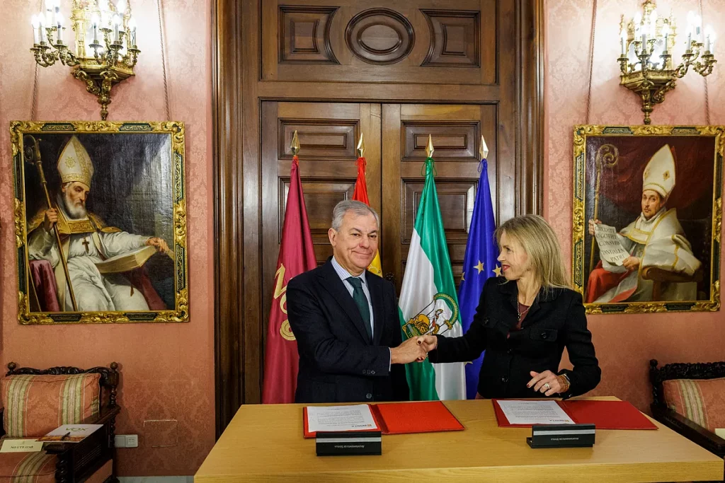 PP y Vox se entienden en los ayuntamientos y salvan pactos en Sevilla y Valencia mientras sigue la pugna autonómica