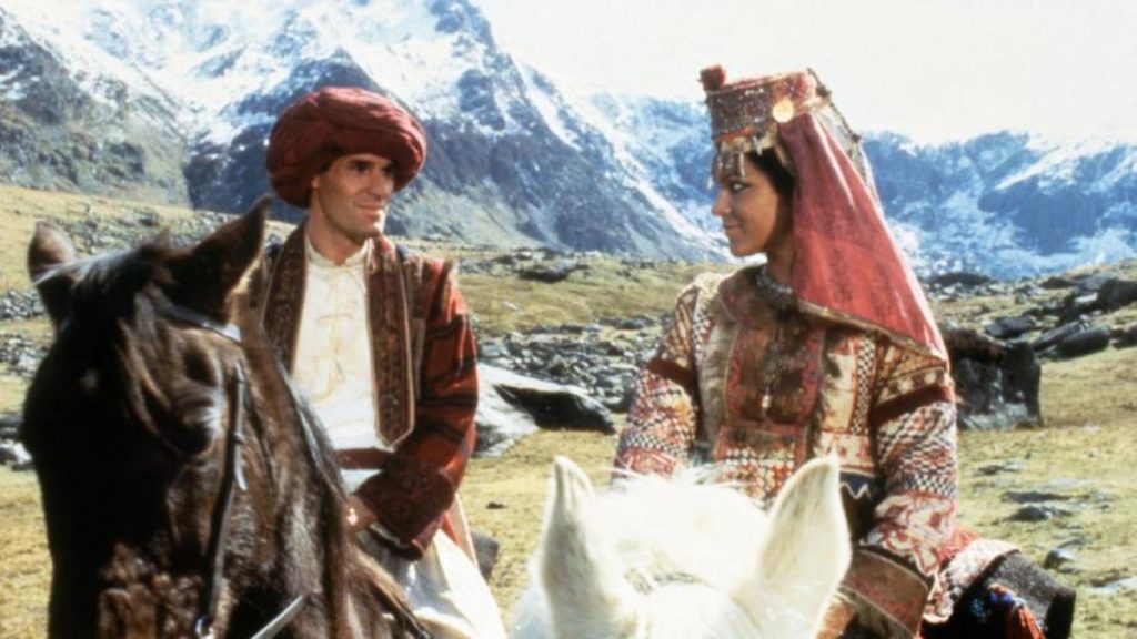 'Pabellones lejanos': el encanto de un gran novelón