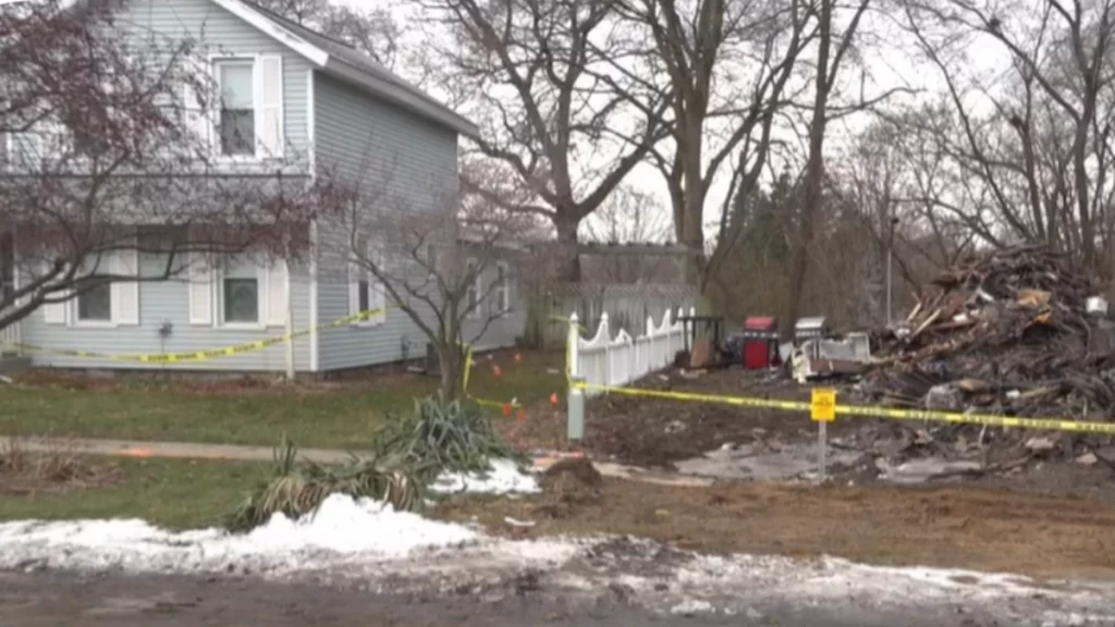 Papá no lo pensó dos veces y regresó a su casa en llamas para salvar a su pequeña hija: 'Está viva porque no te rendiste'