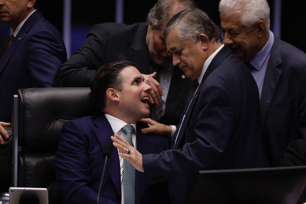 Partidos no gobernador Lula dão 42% dos votos para dosimetria - 12/10/2025 - Poder