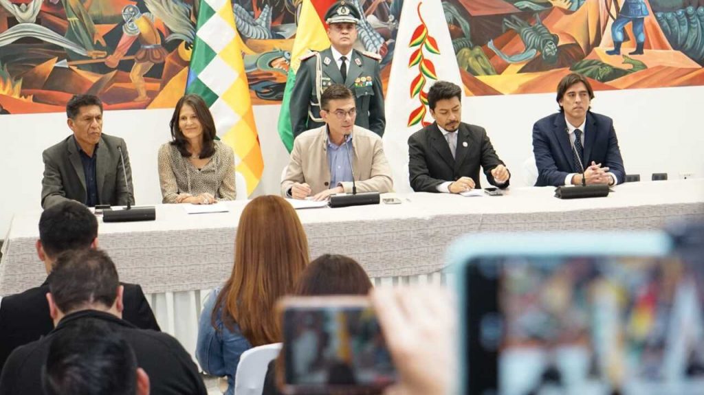 Paz aprueba decreto y lanza 10.000 becas tecnológicas
