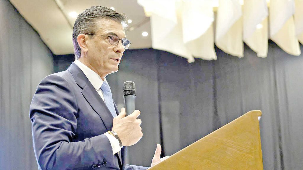 Paz lamenta cómo recibió el país y lanza queja al MAS