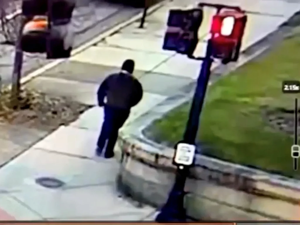 Persona de interés detenida en busca del pistolero que mató a 2 personas en la Universidad de Brown | Noticias sobre violencia armada