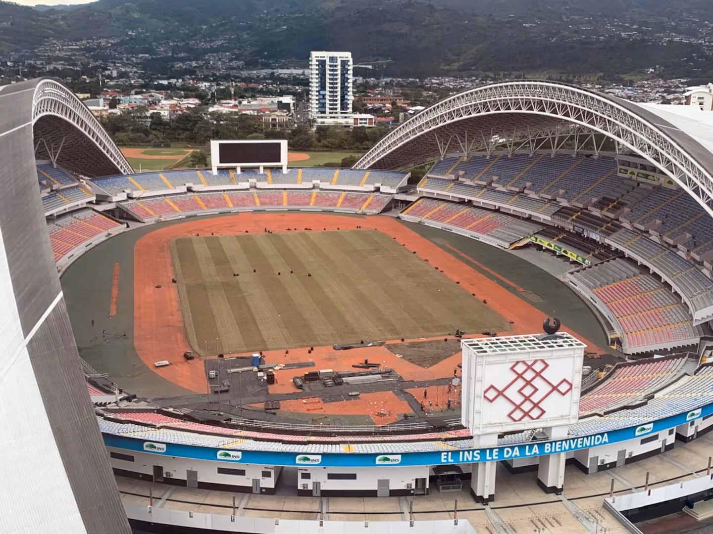 Pista atlética del Estadio Nacional será recarpeteada por su deterioro Pista atlética del Estadio Nacional será recarpeteada por su deterioro