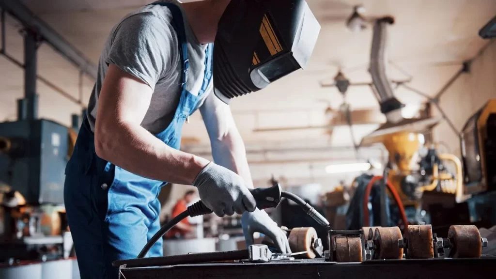 Industriales advierten por baja de demanda interna y cambian sus expectativas de generación de empleos Preocupación por el empleo en la industria