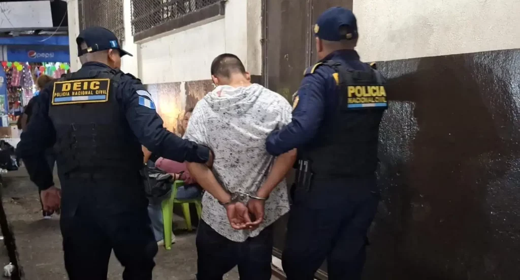 Qué se sabe del hombre que extrajo una osamenta en Escuintla y para qué la usaría