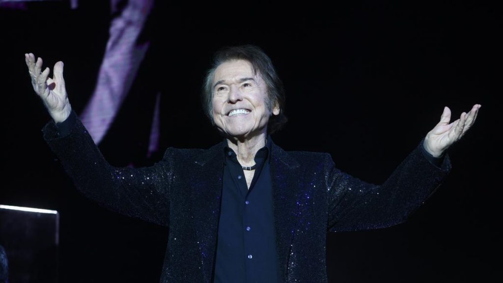 Raphael emociona a un Sant Jordi con aires de adiós