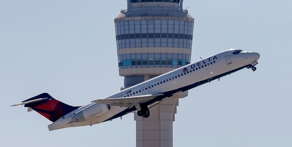 Recomendan a inmigrantes evitar vuelos internacionales en Navidad y Año Nuevo Recomendan a inmigrantes evitar vuelos internacionales en Navidad y Año Nuevo