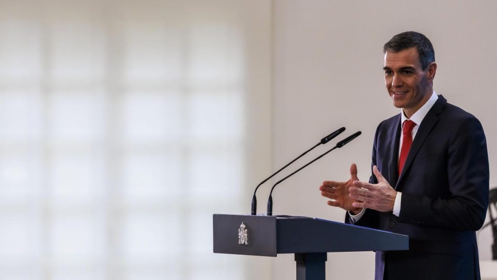 Sánchez se propone resistir para evitar un gobierno del PP y Vox