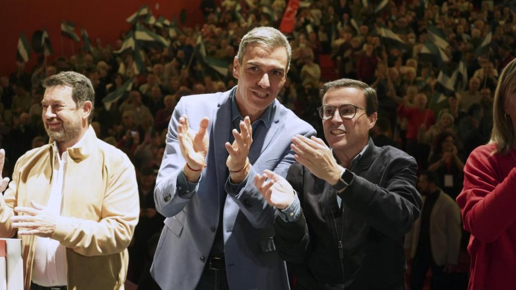 Sánchez y Feijóo dirimen su pugna en el inicio de la campaña en Extremadura