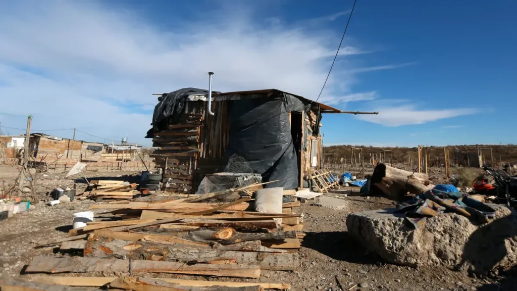 Según la UCA, la pobreza bajó al 36,3% y la indigencia al 6,8% en el tercer trimestre Según la UCA, la pobreza bajó al 36,3% y la indigencia al 6,8% en el tercer trimestre