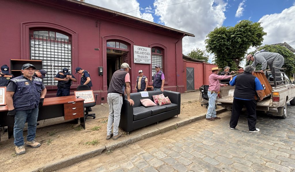 Senadora Aravena cerró oficinas en Malleco y donó mobiliario