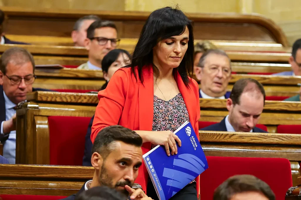 Sílvia Orriols se lanza a la conquista de Barcelona denunciando a 700 comercios por no rotular en catalán