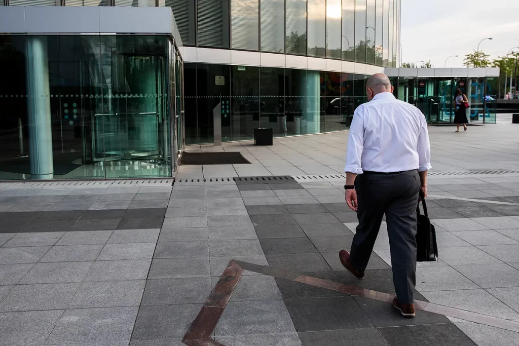 'Sorpasso' en el paro: los mayores de 55 años superan por primera vez en tasa de desempleo al horrible de la población activa