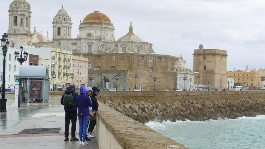 Suspenden Expojove y las actividades al aire libre en Valencia por la alerta de intensas lluvias