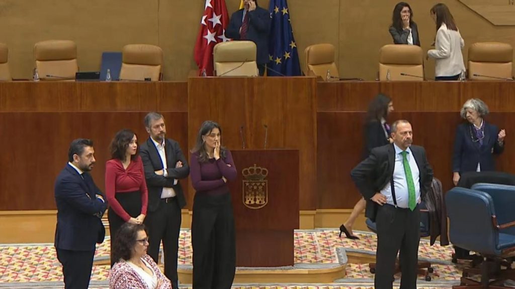 Susto en la Asamblea de Madrid tras la indisposición de un diputado del PSOE