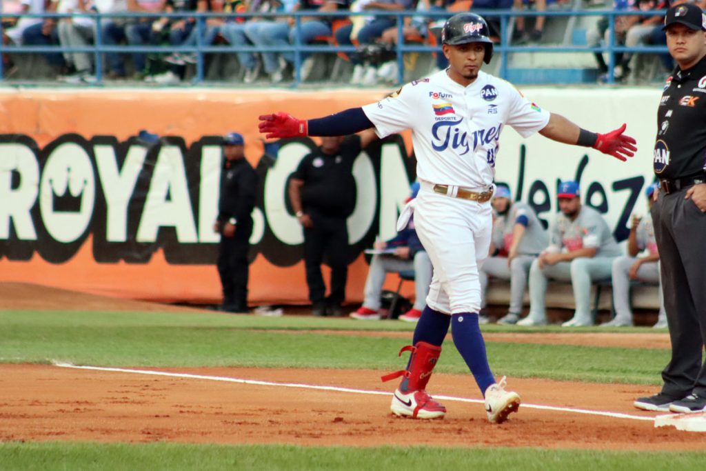 Tigres madrugaron con su ofensiva para vencer a Tiburones